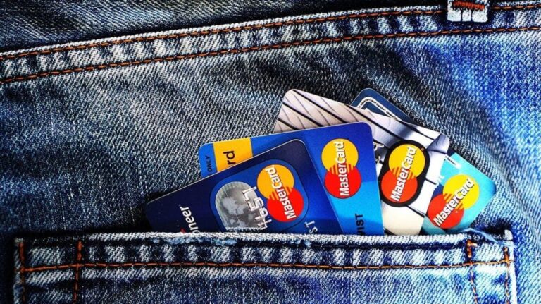 How credit card interest rates vary by credit score in the US