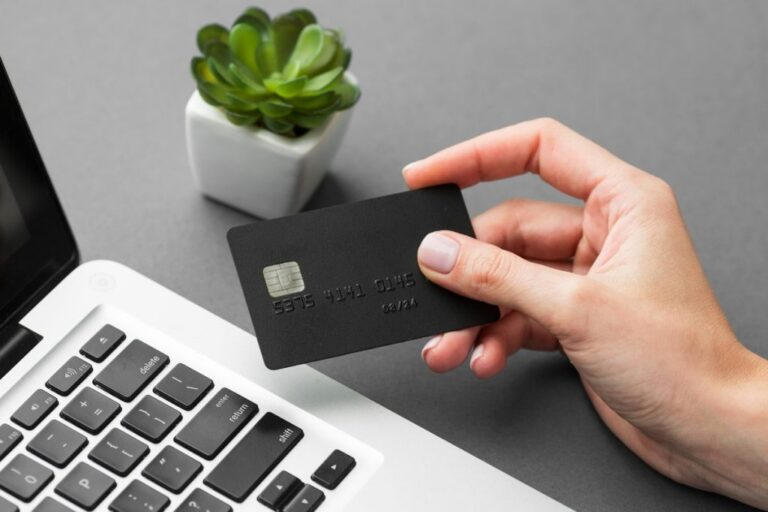 How corporate credit card programs are helping small businesses control expenses in 2025