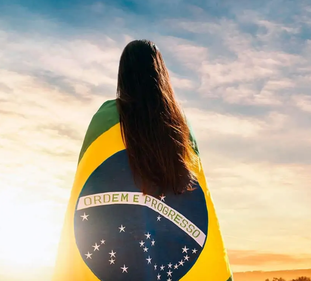 Essential Financial Advice for Brazilian Immigrants in the USA: Digital Accounts, Cards, and Loans