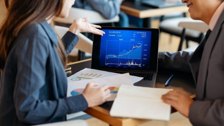 Strategies for investing in index funds in the USA