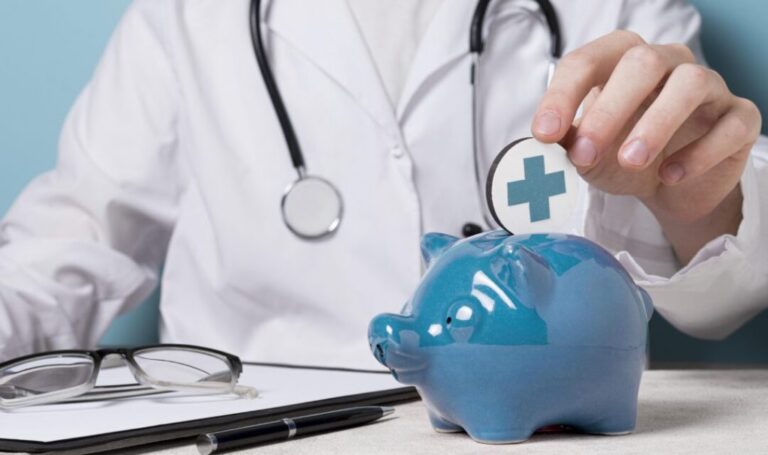 Financial planning strategies for doctors and healthcare professionals in the US