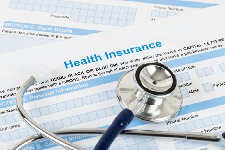 Comparing the benefits of private health insurance and employer plans in the US