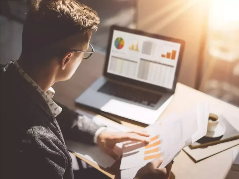 How to build a resilient investment portfolio during times of economic uncertainty in the US