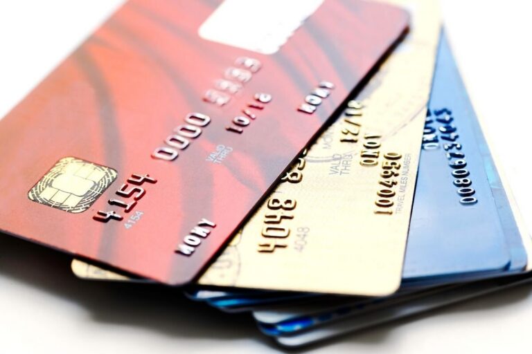 The Ultimate Guide to the Best American Credit Cards in 2024 for Travel Enthusiasts