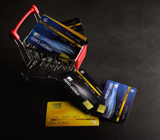 Debit cards vs. Credit cards: Which is the best option in the USA?