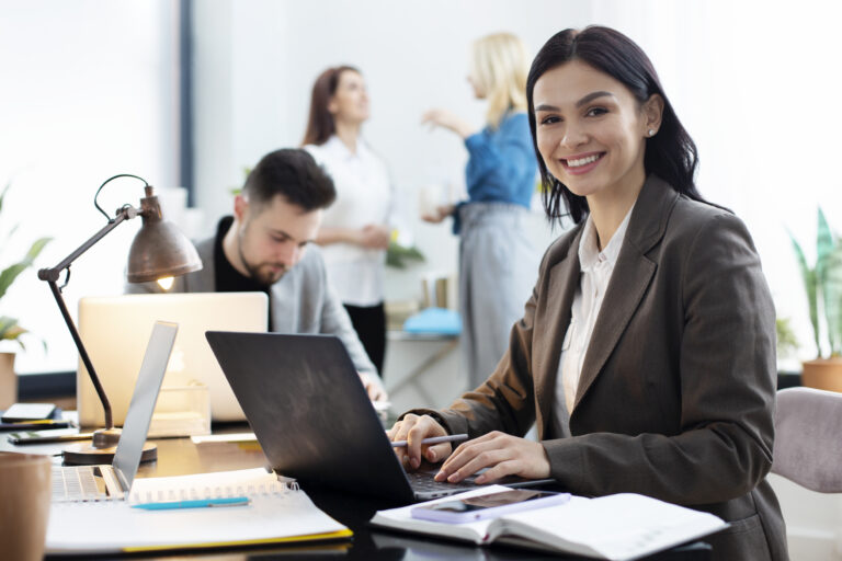 Curso de auxiliar administrativo com aulas presenciais e dinâmicas
