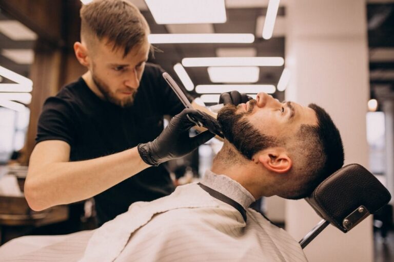 Curso de barbeiro presencial: Aprenda técnicas modernas e clássicas!