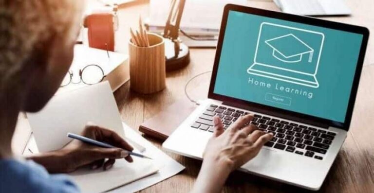 Como funcionam os cursos pagos por assinatura mensal?