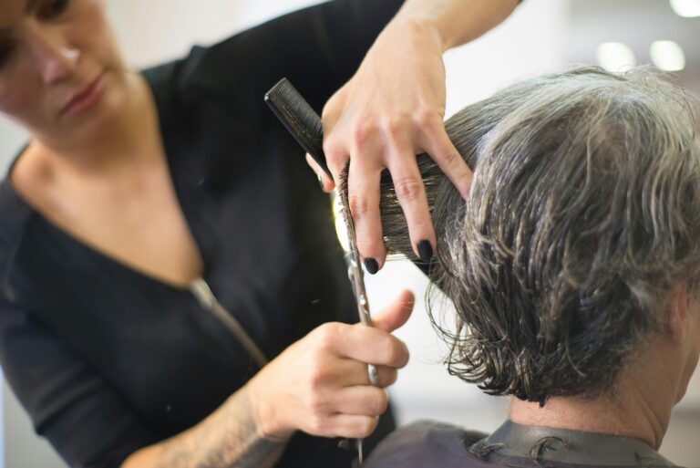 Cursos presenciais para formação de cabeleireiros em 2025