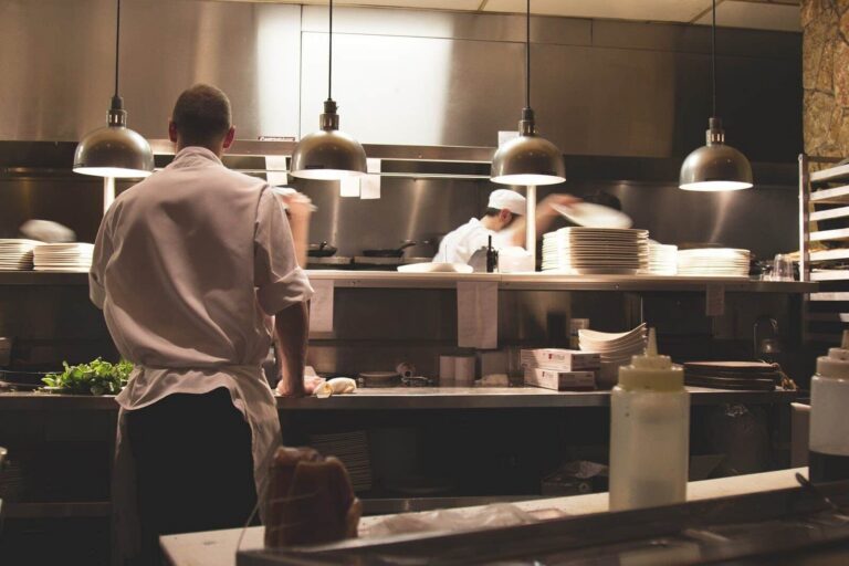 Top 5 cursos grátis para quem quer ser Auxiliar de Cozinha – ONLINE