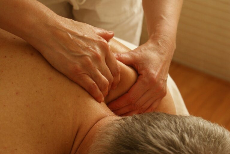Curso de massagista online e grátis: Massagem ayurvédica para aliviar stress e tensão