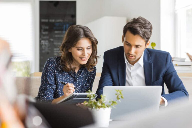 Cursos pagos com aulas ao vivo e mentoria individual!
