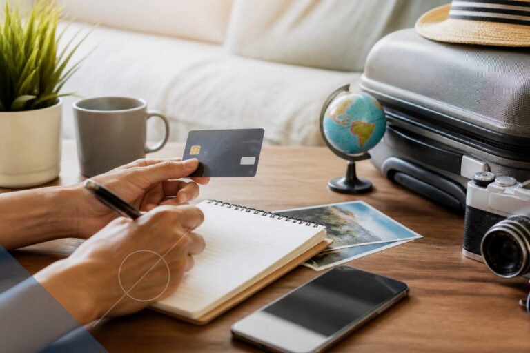 XP Visa Infinite x American Express Gold: Qual cartão entrega mais vantagens para você?